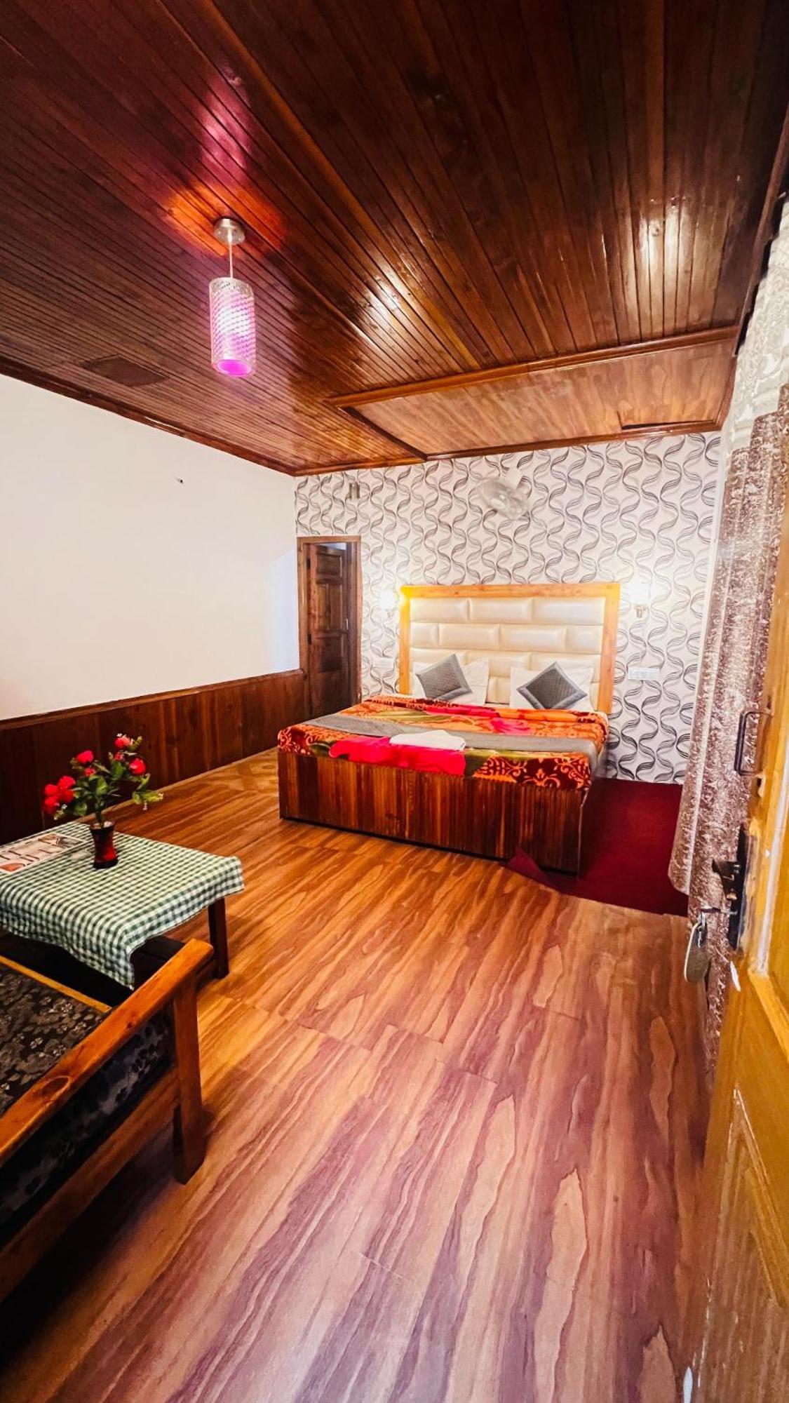 Hotel Chetna Manāli Eksteriør bilde